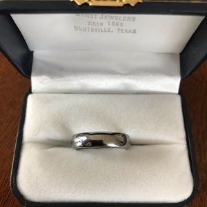Brand NEW Men’s Titanium Wedding Band, Size 12